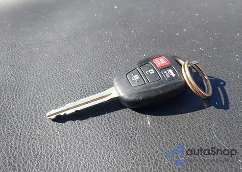 2016 Toyota Corolla Le z USA, uszkodzony, nr VIN 2T1BURHE8GC572855